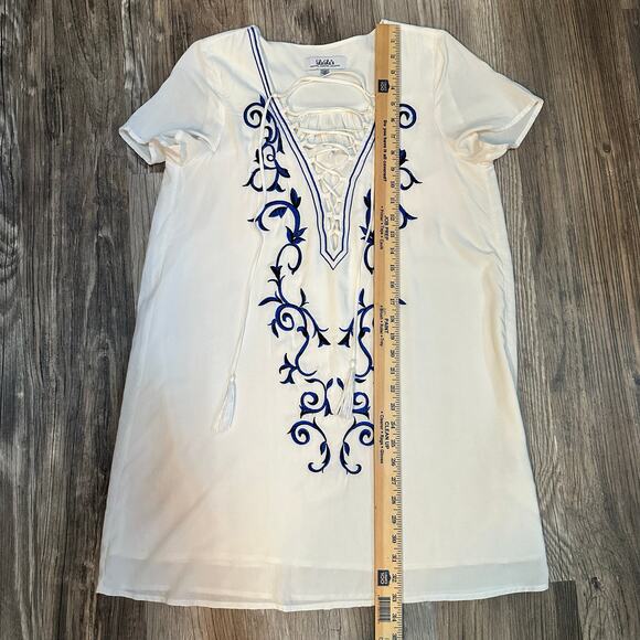 LULU’S White Boho Shift Dress Blue Embroidery Front Tassels Women’s Size‎ Medium - Picture 6 of 7